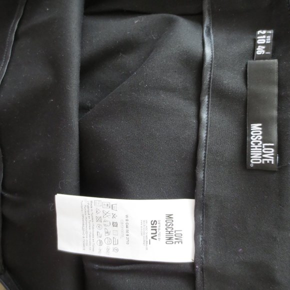 LOVE MOSCHINO SKIRT - LIKE NEW - Picture 2 of 3